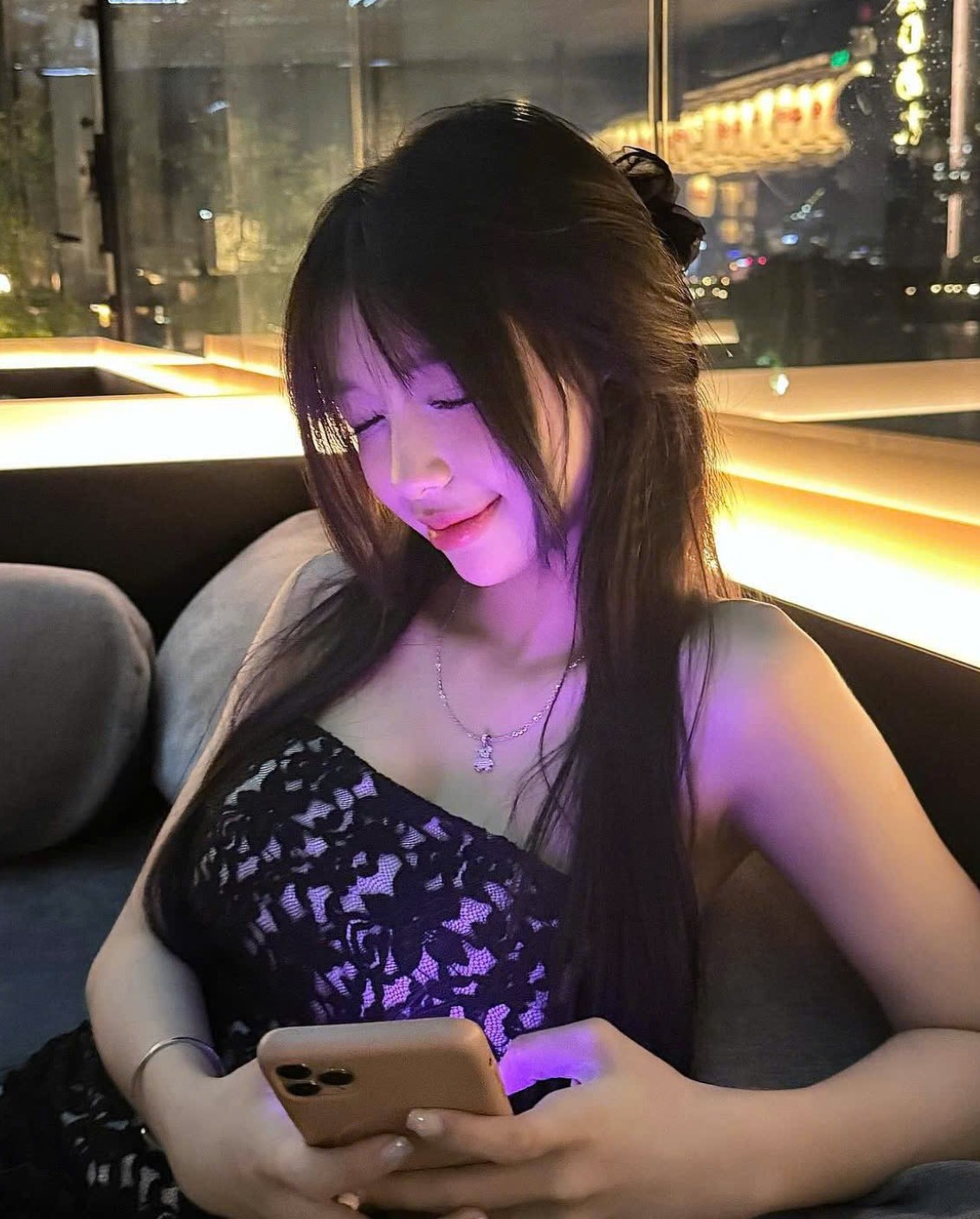 Chị Hoàng Thùy Lan